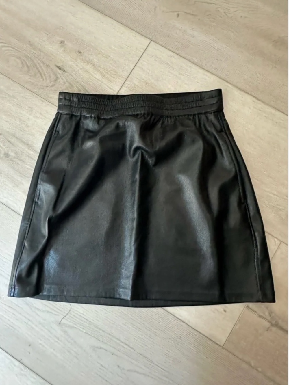 Babaton by Aritzia Black Vegan Leather Mini Skirt A-Line Elastic Waist M